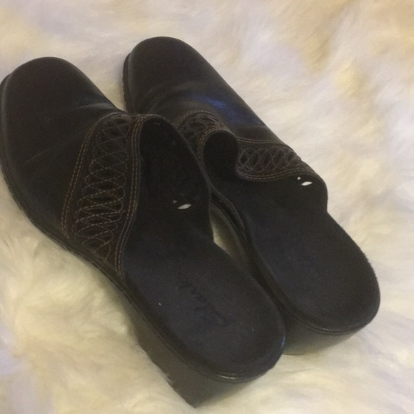 Clark’s slip ons - Picture 5 of 8